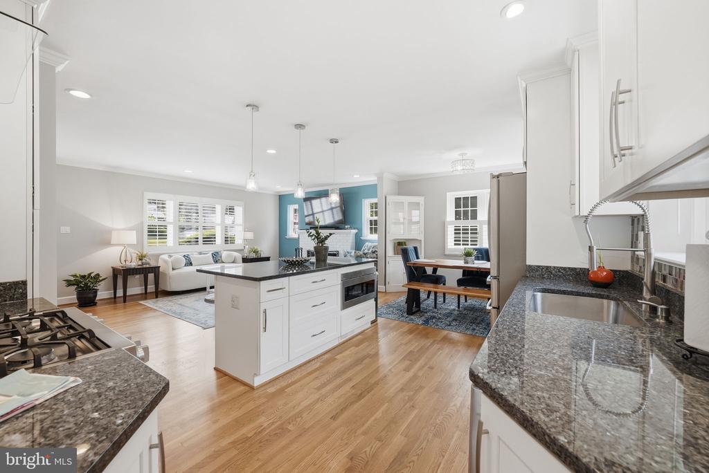 6719 WILLIAMSBURG BOULEVARD