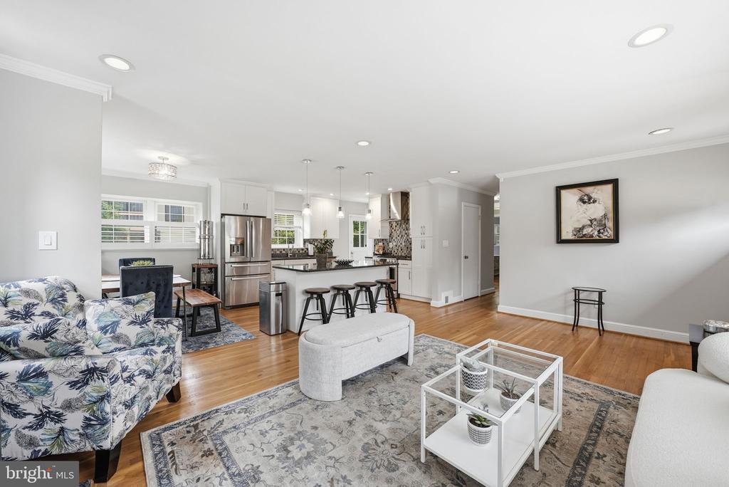 6719 WILLIAMSBURG BOULEVARD