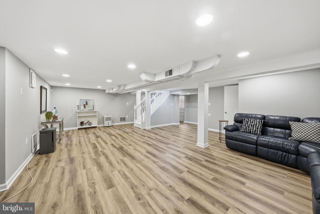 6719 WILLIAMSBURG BOULEVARD