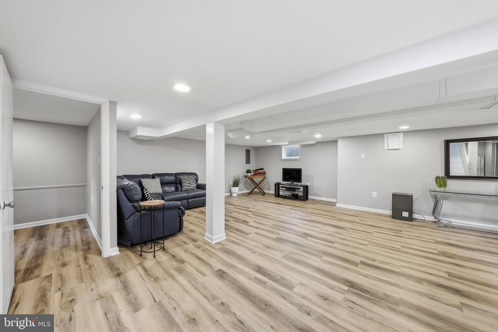 6719 WILLIAMSBURG BOULEVARD