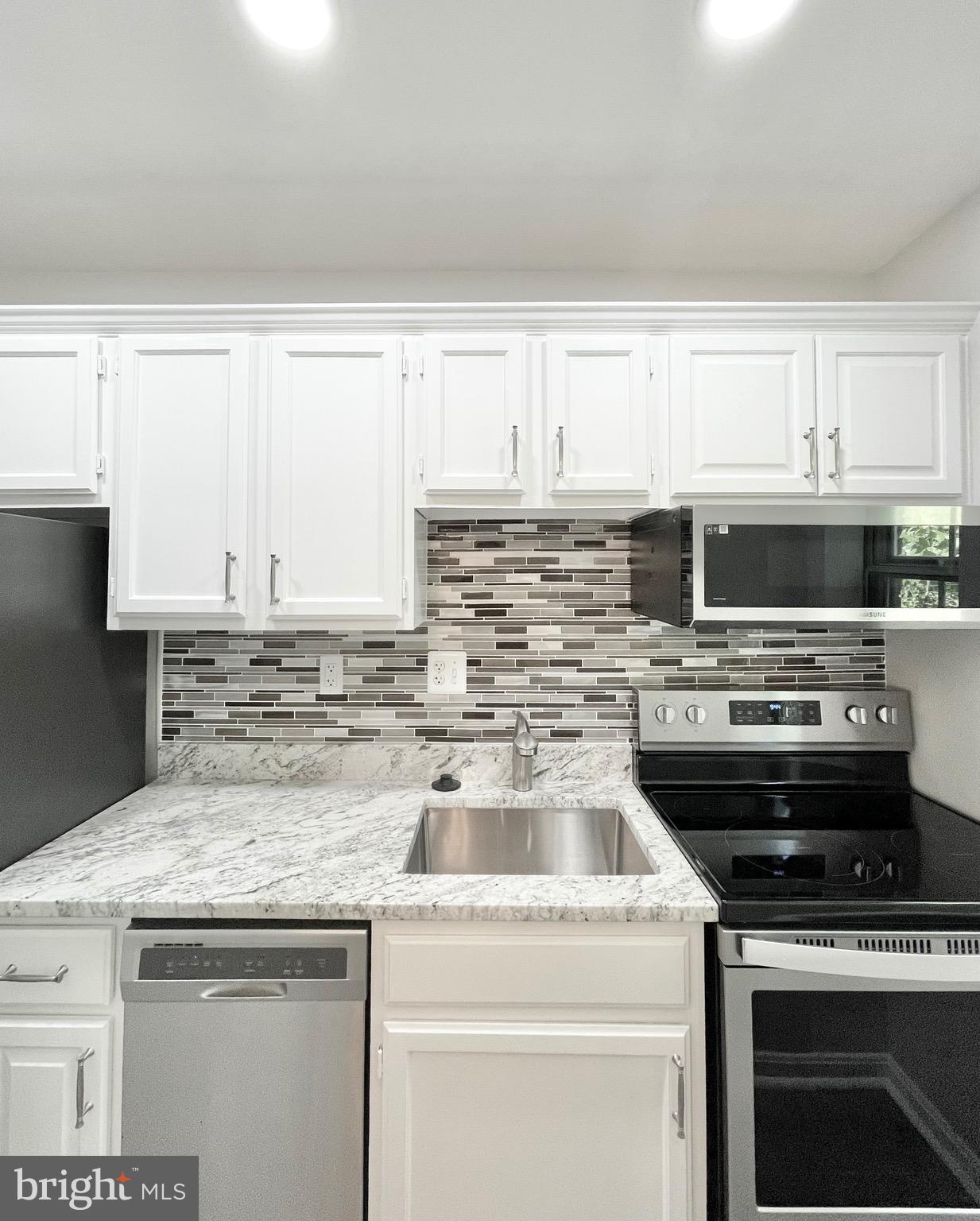 1748 N RHODES STREET 6-321