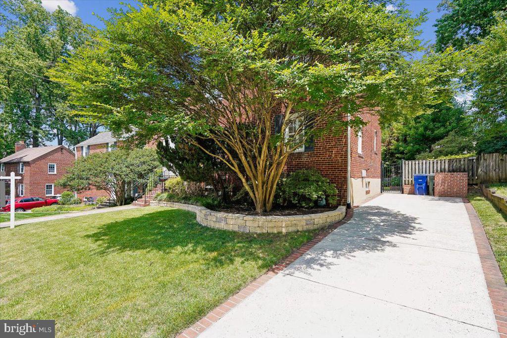 1027 N MCKINLEY ROAD
