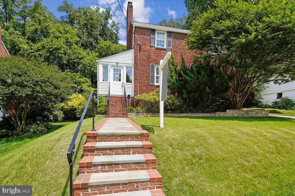 1027 N MCKINLEY ROAD