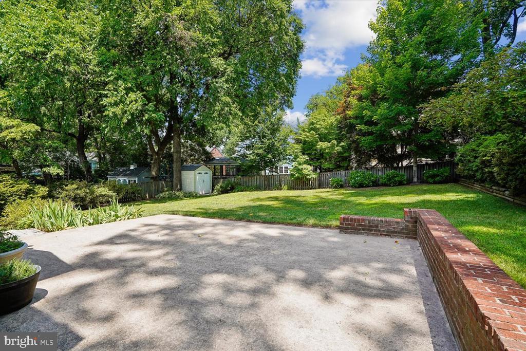 1027 N MCKINLEY ROAD