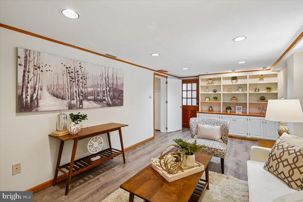 1027 N MCKINLEY ROAD