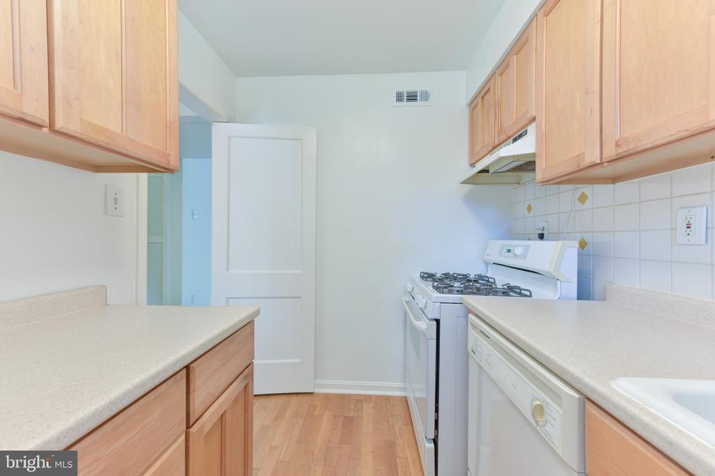 1423 N NASH STREET Unit: N-208