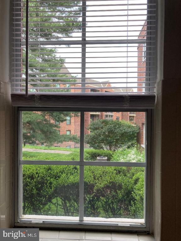 1813 KEY BOULEVARD Unit: 10536