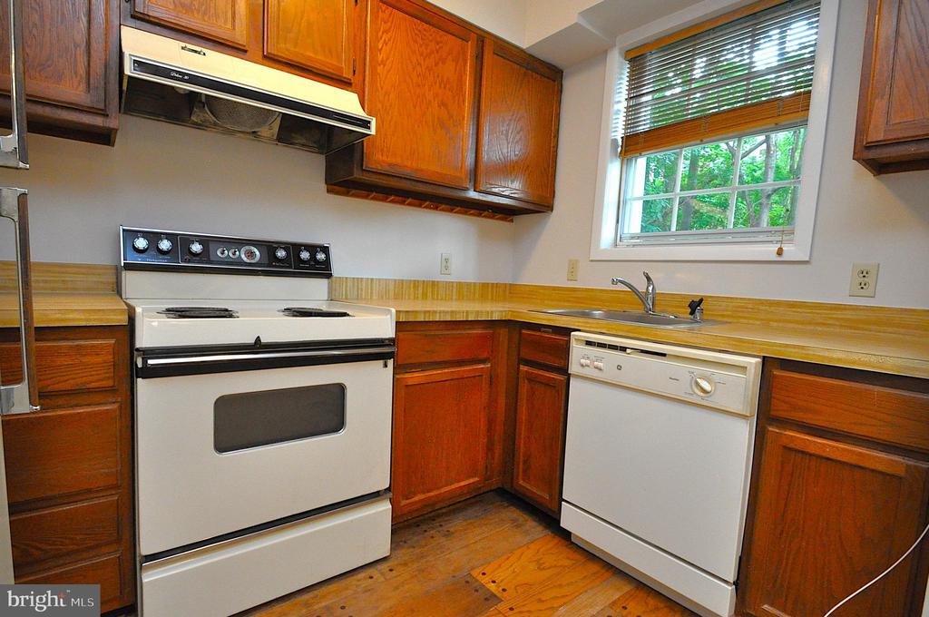 2511 S WALTER REED DRIVE Unit: B