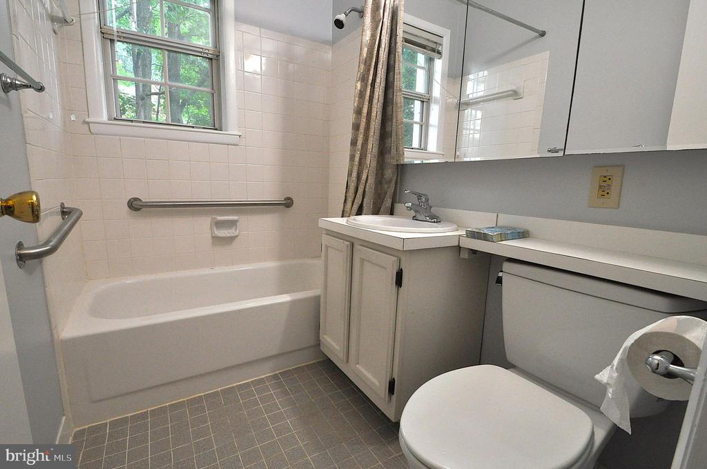 2511 S WALTER REED DRIVE Unit: B