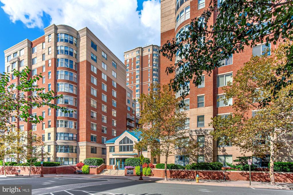 3835 9TH STREET N Unit: 508E