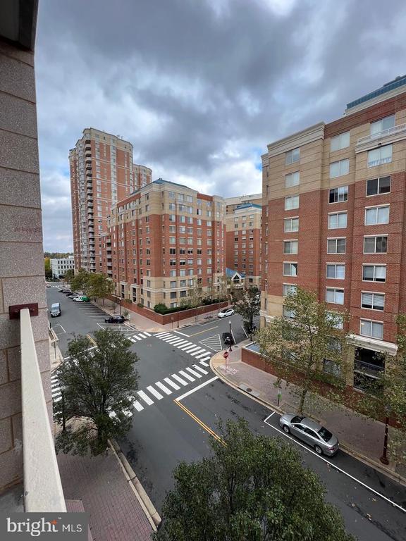 880 N POLLARD STREET Unit: 605