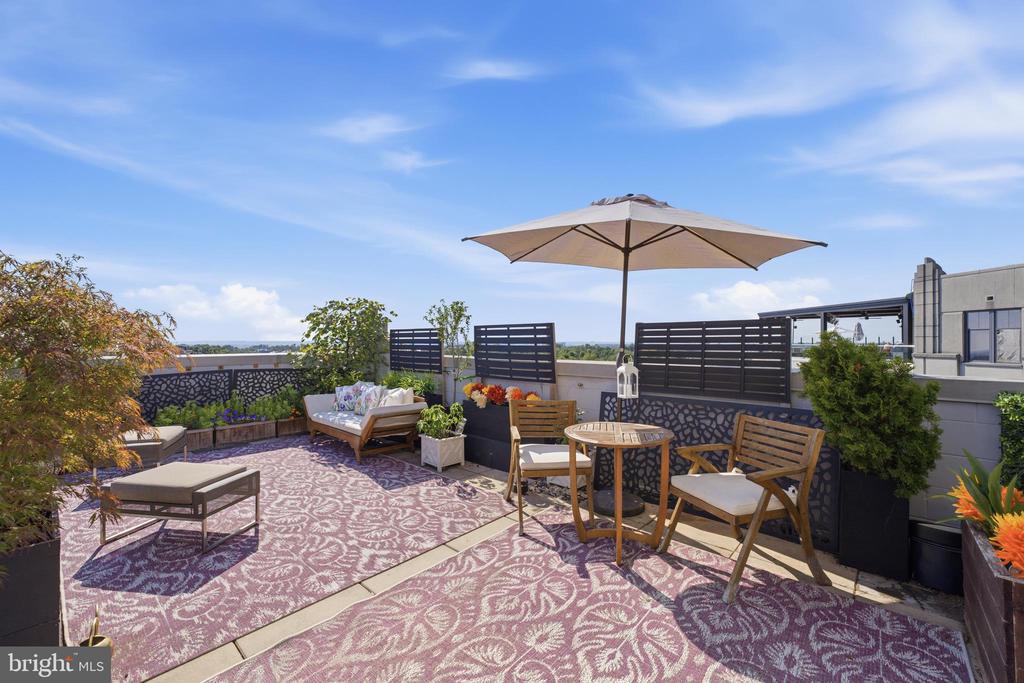 1021 N GARFIELD STREET Unit: 929