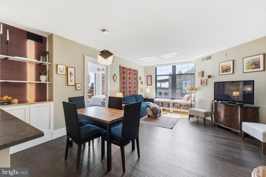 1021 N GARFIELD STREET Unit: 929