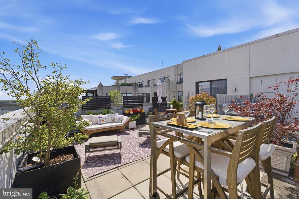 1021 N GARFIELD STREET Unit: 929