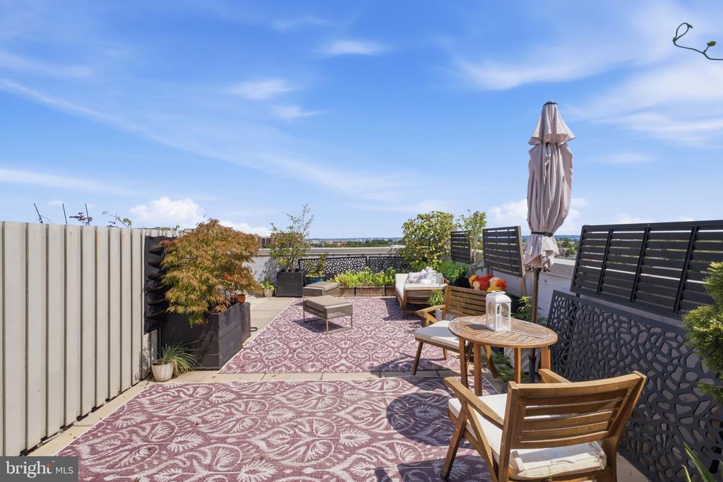 1021 N GARFIELD STREET Unit: 929