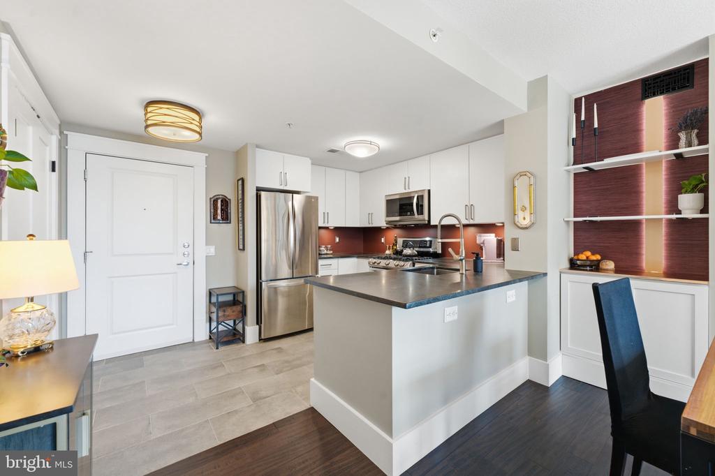 1021 N GARFIELD STREET Unit: 929