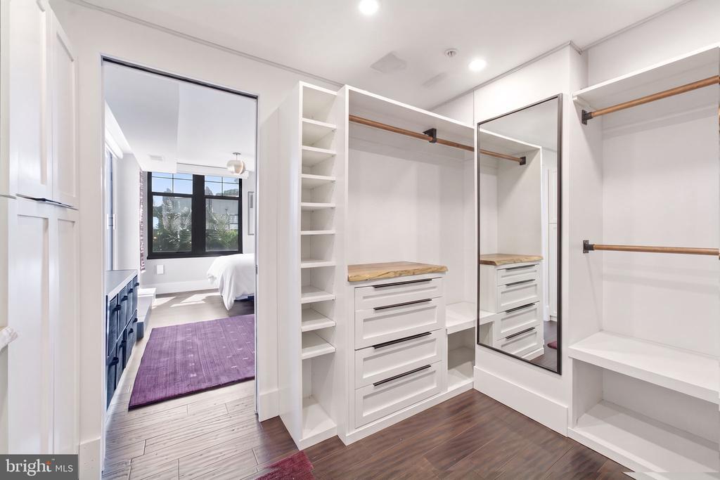 1021 N GARFIELD STREET Unit: 929
