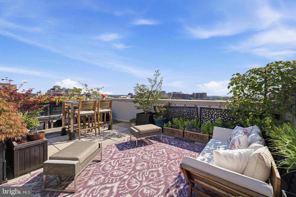 1021 N GARFIELD STREET Unit: 929