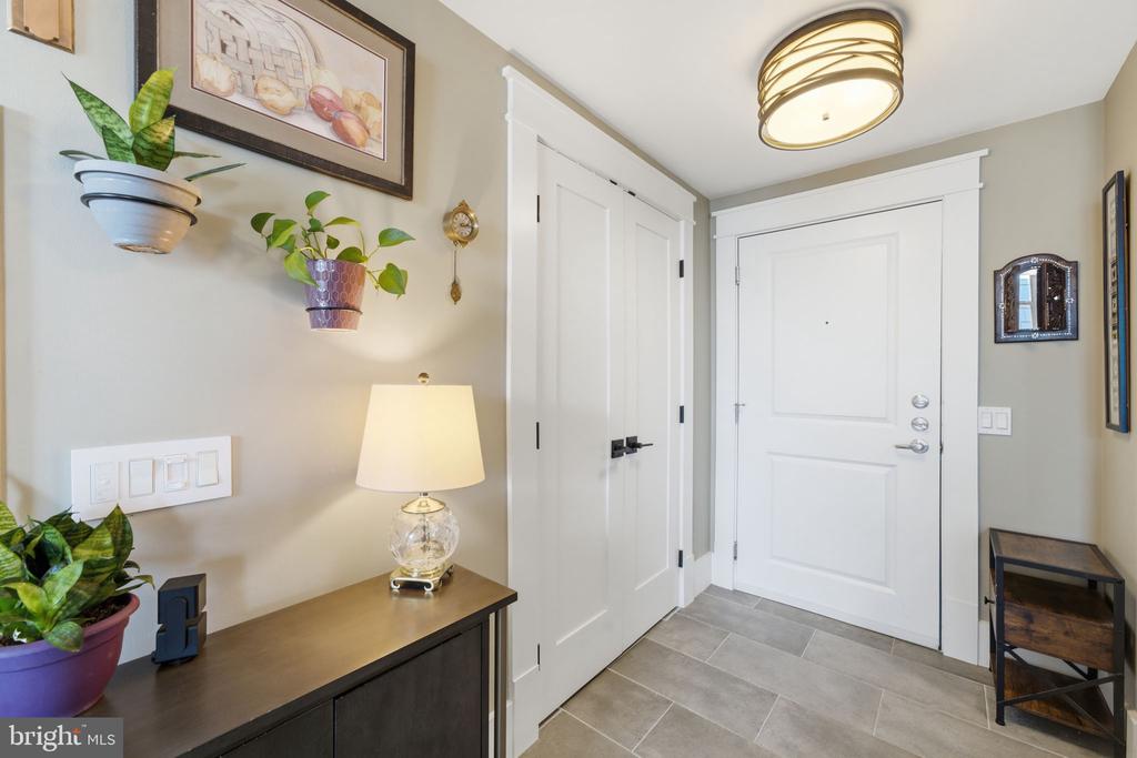 1021 N GARFIELD STREET Unit: 929