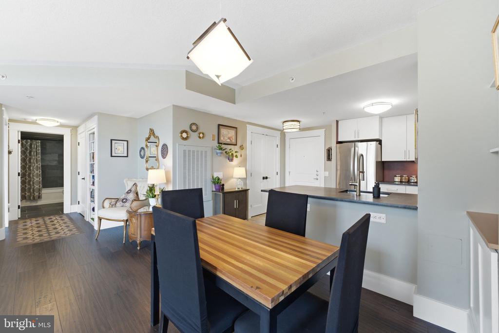 1021 N GARFIELD STREET Unit: 929