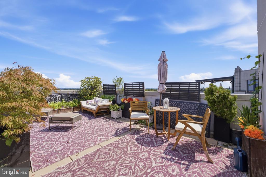1021 N GARFIELD STREET Unit: 929
