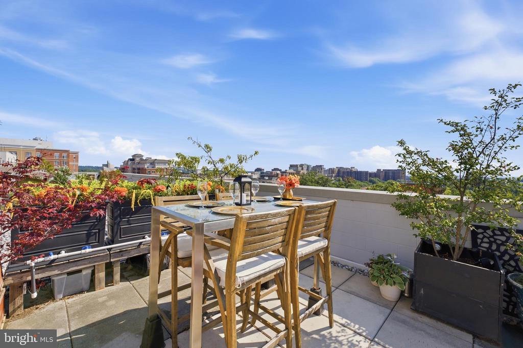 1021 N GARFIELD STREET Unit: 929