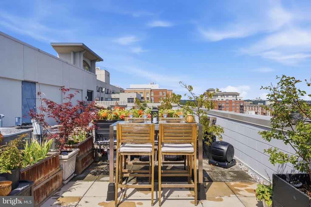 1021 N GARFIELD STREET Unit: 929
