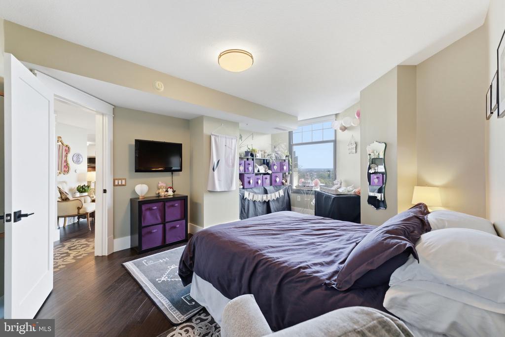 1021 N GARFIELD STREET Unit: 929
