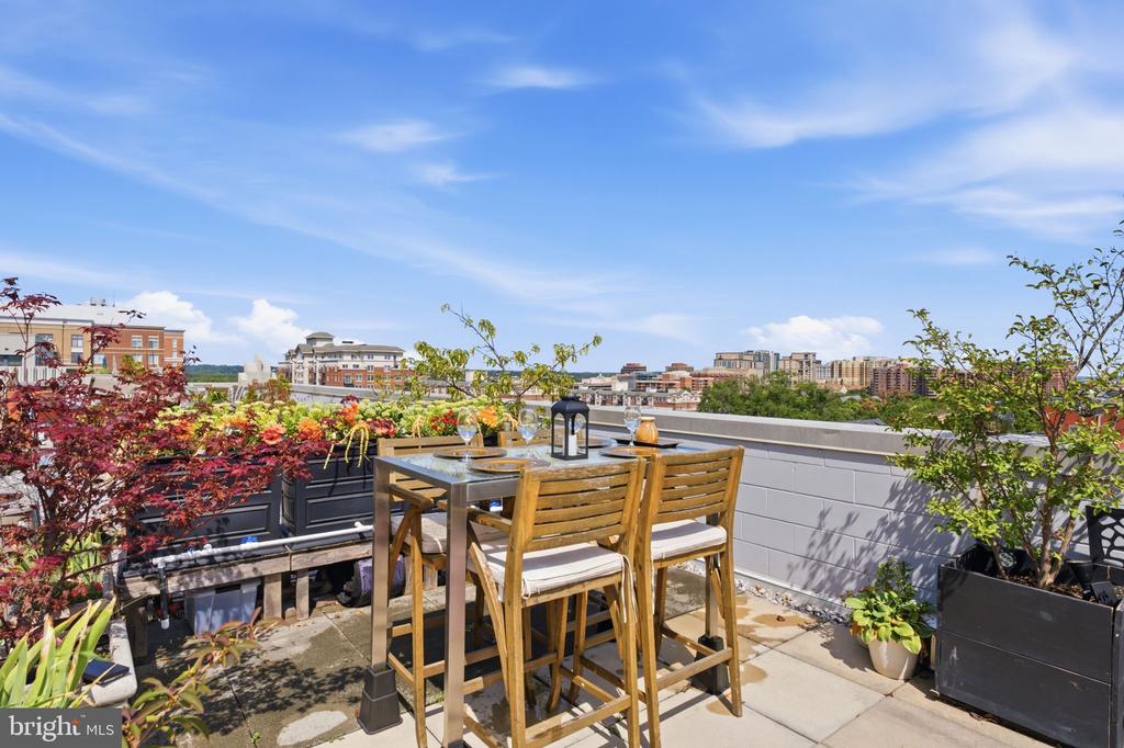 1021 N GARFIELD STREET Unit: 929