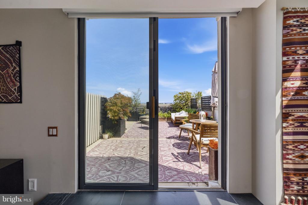 1021 N GARFIELD STREET Unit: 929
