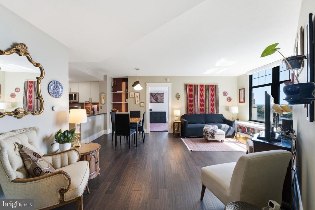 1021 N GARFIELD STREET Unit: 929