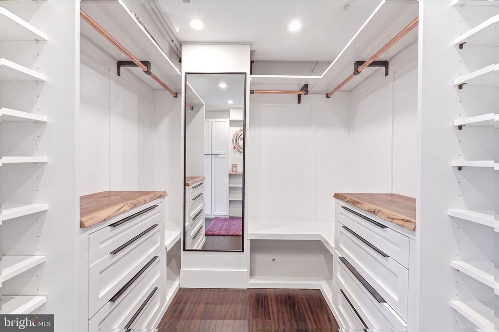 1021 N GARFIELD STREET Unit: 929