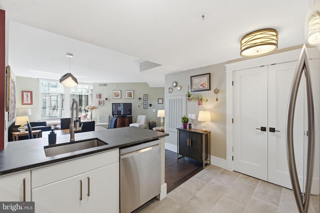 1021 N GARFIELD STREET Unit: 929