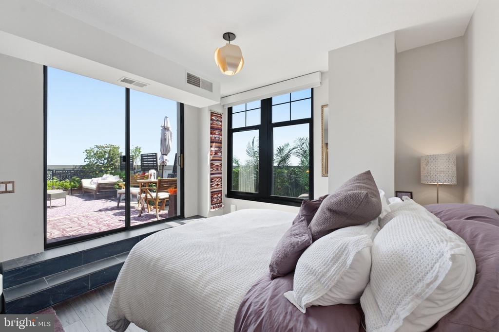 1021 N GARFIELD STREET Unit: 929