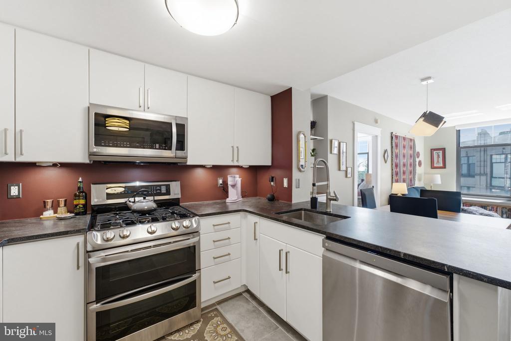 1021 N GARFIELD STREET Unit: 929