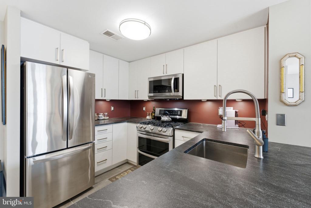 1021 N GARFIELD STREET Unit: 929