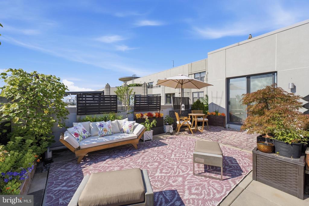 1021 N GARFIELD STREET Unit: 929