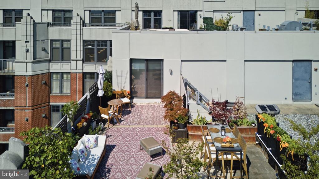 1021 N GARFIELD STREET Unit: 929
