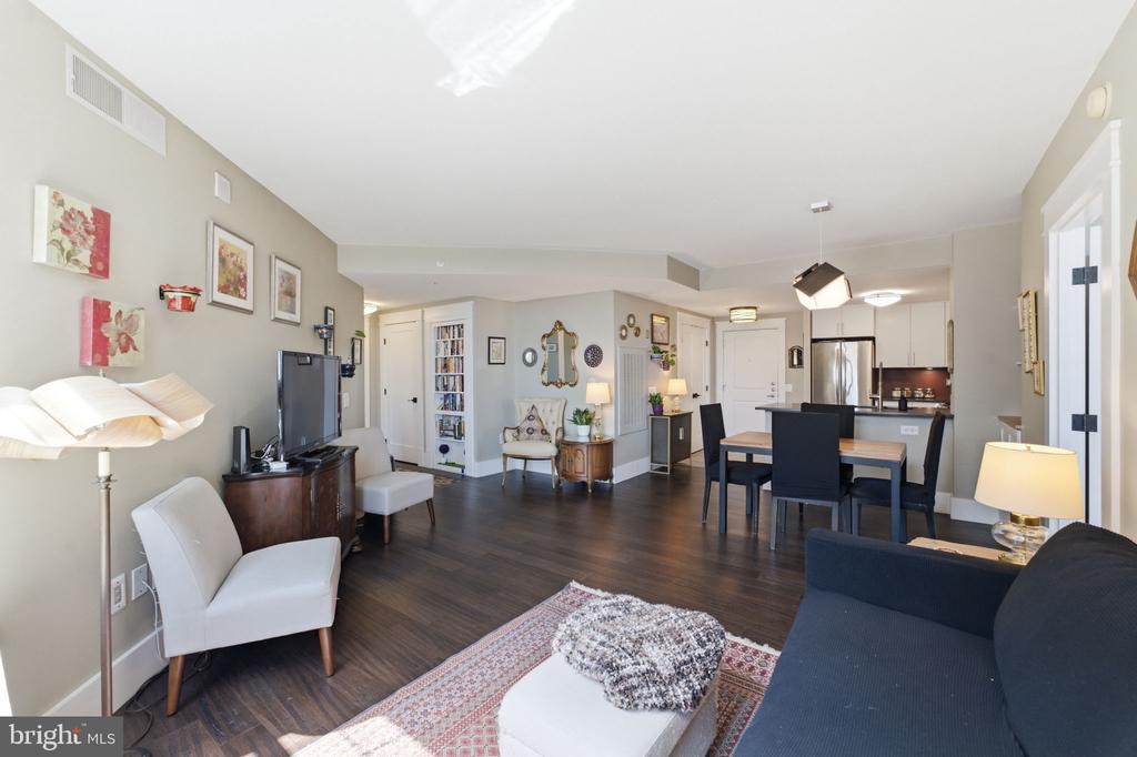 1021 N GARFIELD STREET Unit: 929