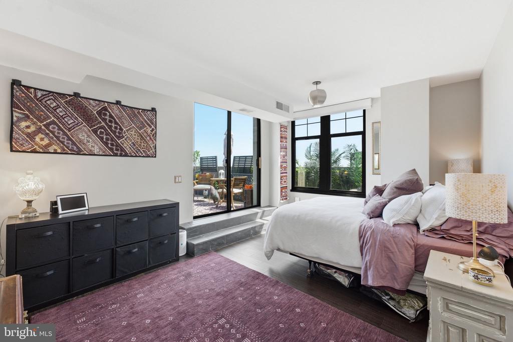 1021 N GARFIELD STREET Unit: 929