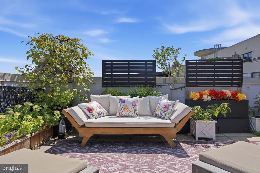 1021 N GARFIELD STREET Unit: 929
