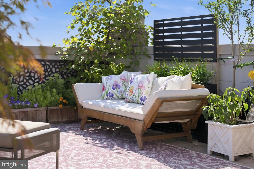 1021 N GARFIELD STREET Unit: 929