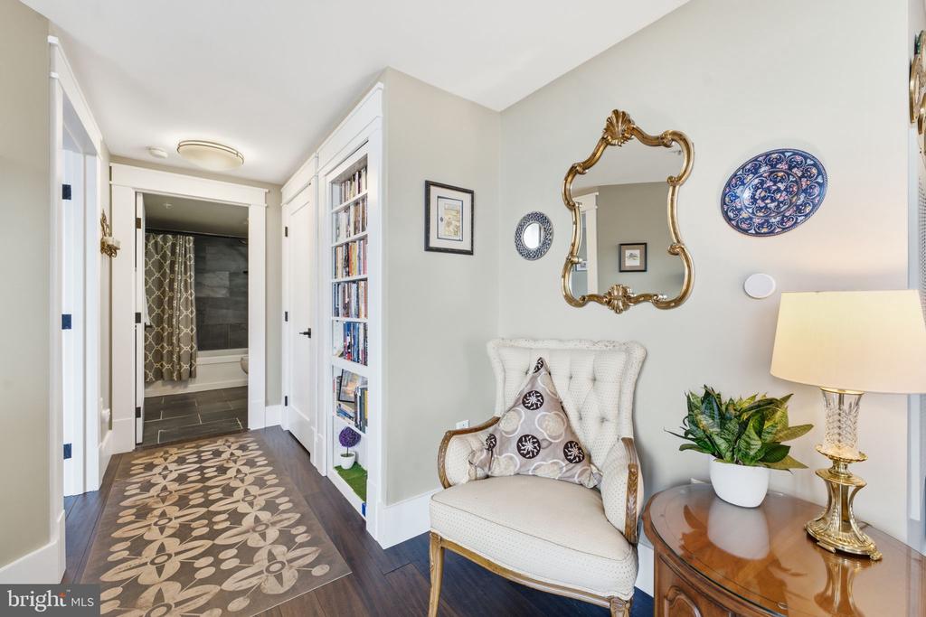 1021 N GARFIELD STREET Unit: 929