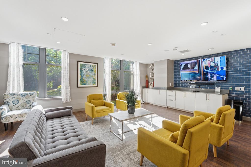 1021 N GARFIELD STREET Unit: 929