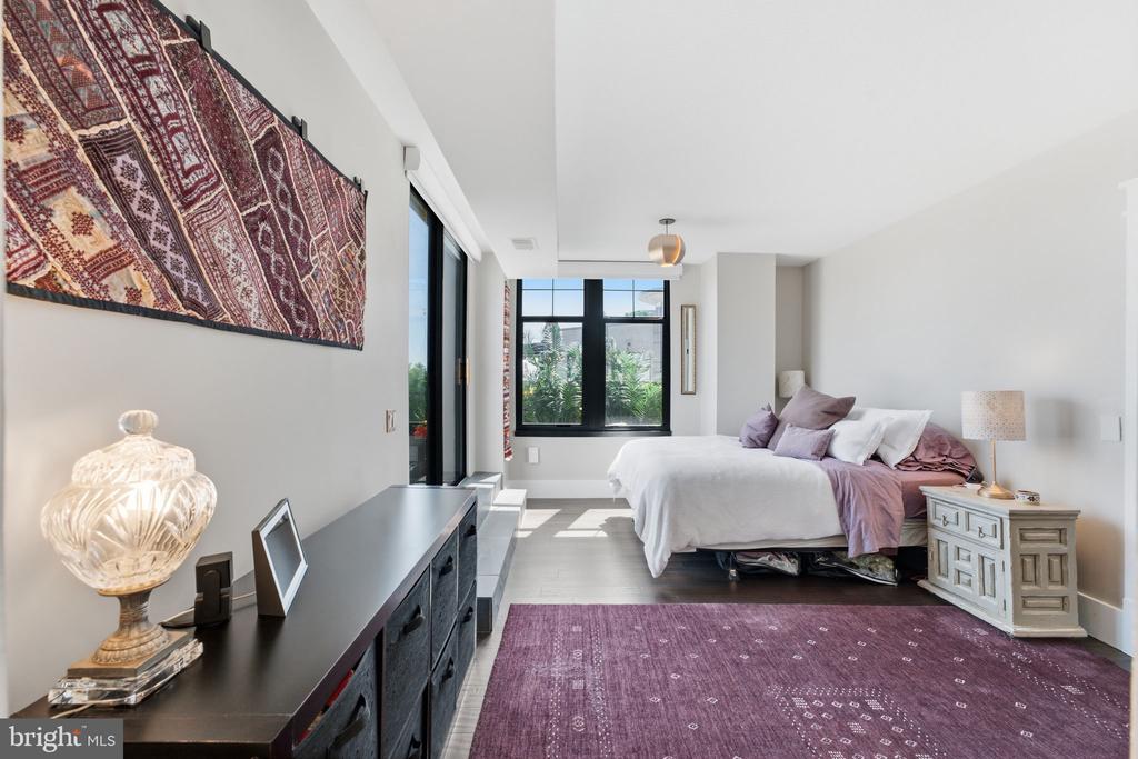 1021 N GARFIELD STREET Unit: 929
