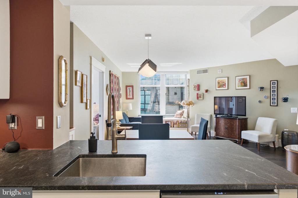1021 N GARFIELD STREET Unit: 929