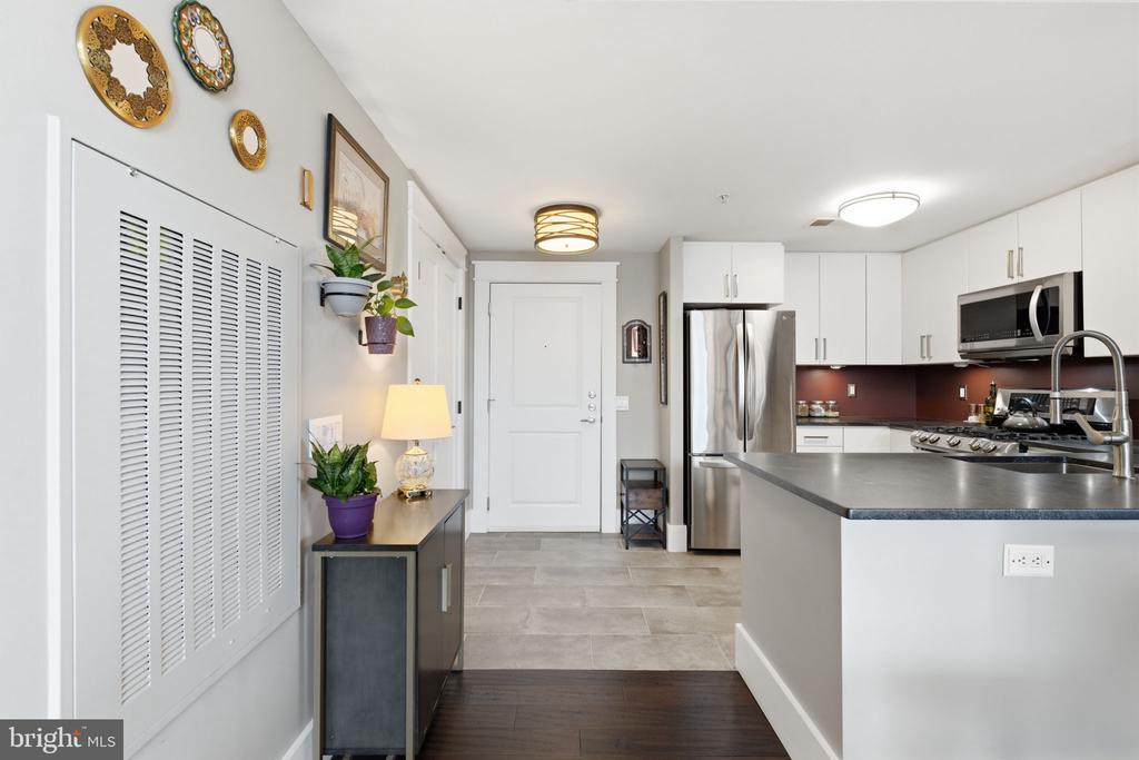 1021 N GARFIELD STREET Unit: 929