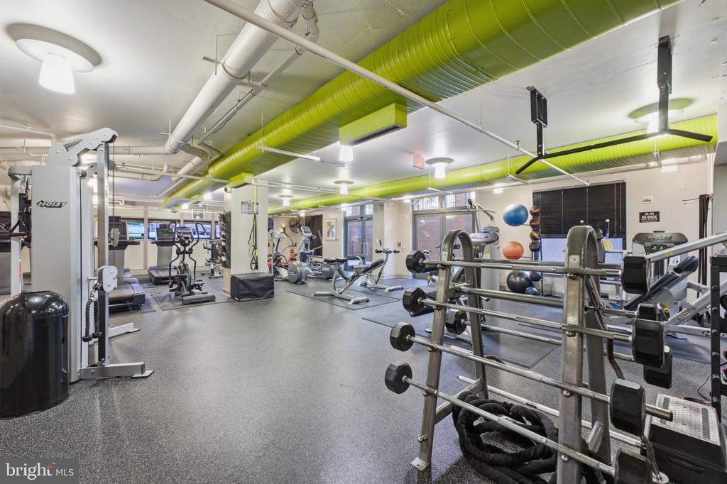 1021 N GARFIELD STREET Unit: 929