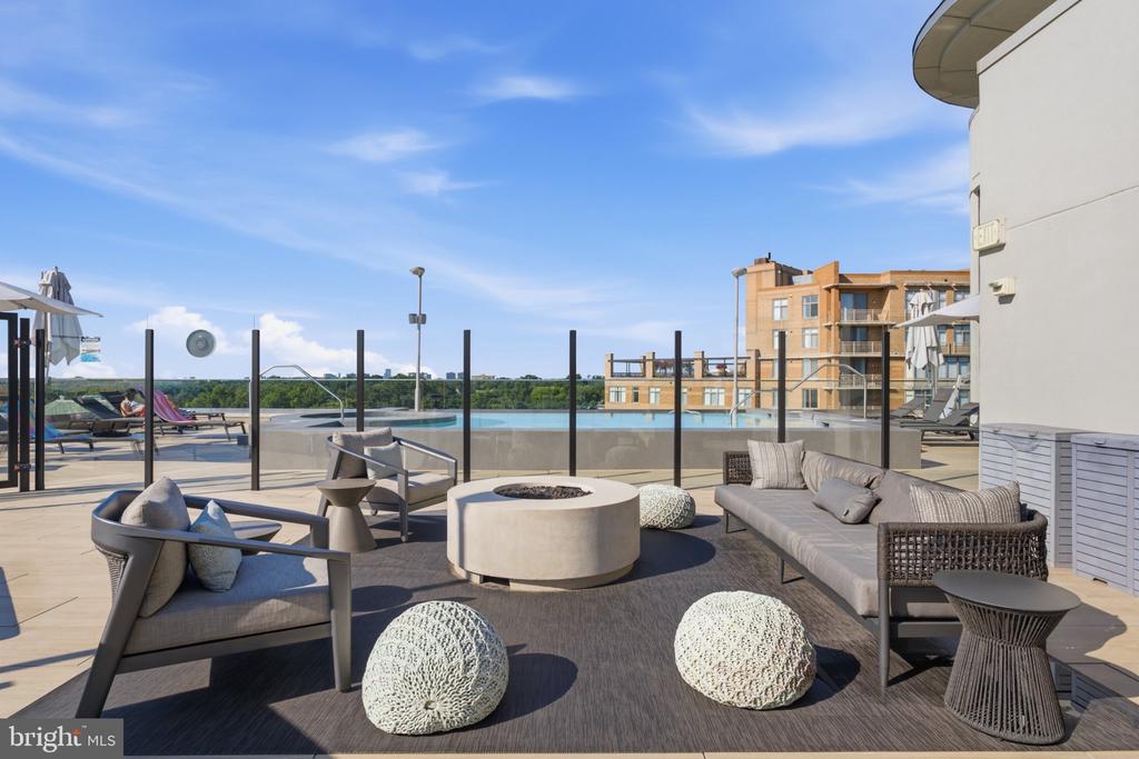 1021 N GARFIELD STREET Unit: 929