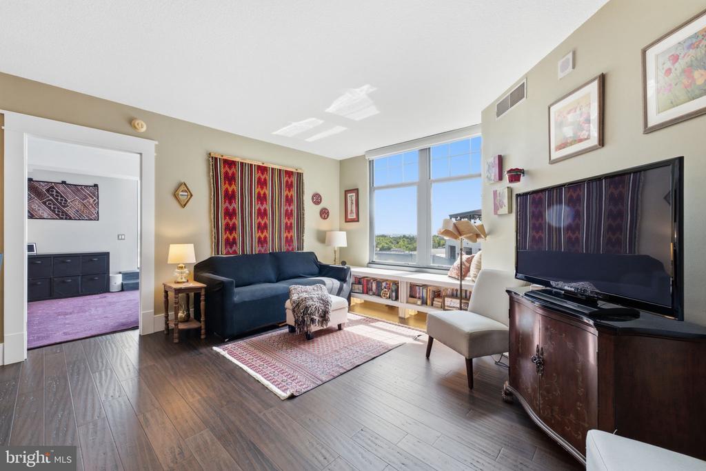 1021 N GARFIELD STREET Unit: 929